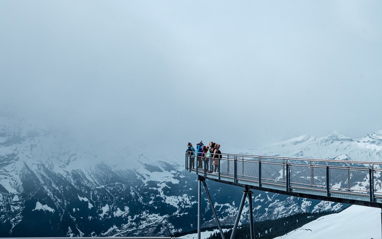 Sương mù bao phủ đỉnh Jungfraujoch vào một buổi chiều