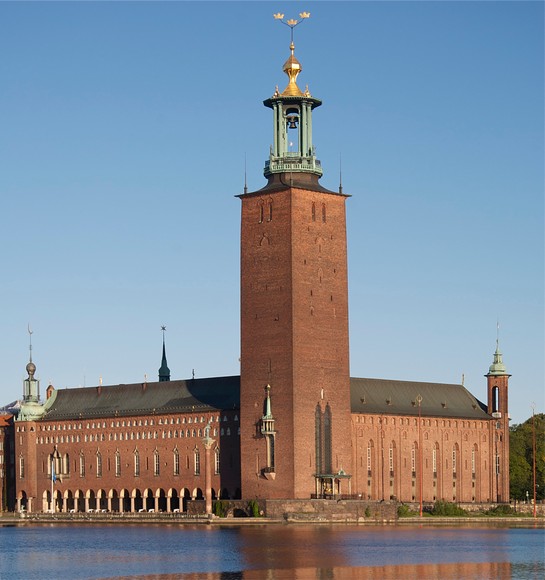Tòa Thị Chính Stockholm bên bờ hồ Mälaren