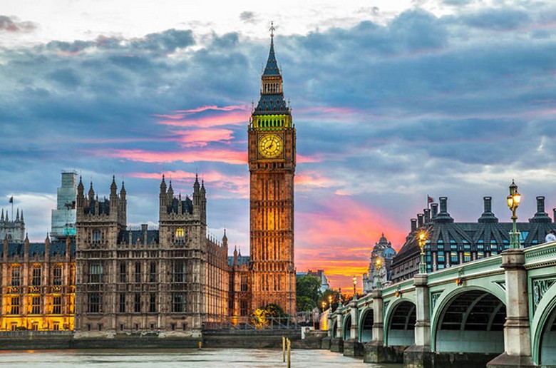 Tháp đồng hồ Big Ben và cầu Westminster tại Luân Đôn