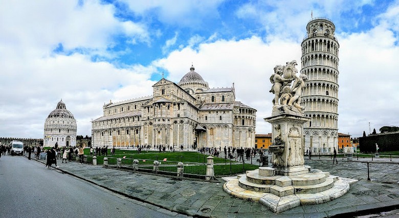 Tháp nghiêng Pisa và quảng trường Piazza dei Miracoli