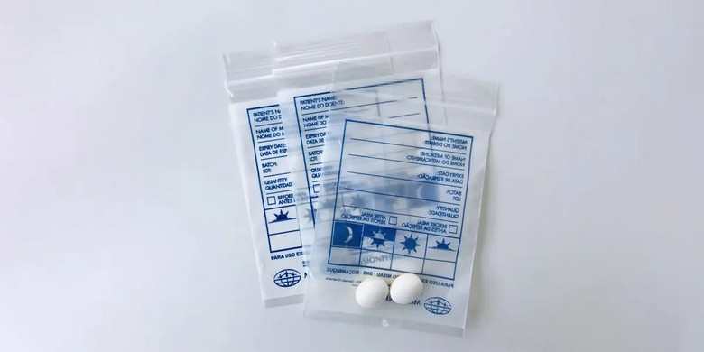 Thuốc chia theo từng nhóm trong túi zip có dán nhãn