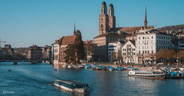Thuyền dạo trên hồ Zurich nhìn về phía dãy Alps