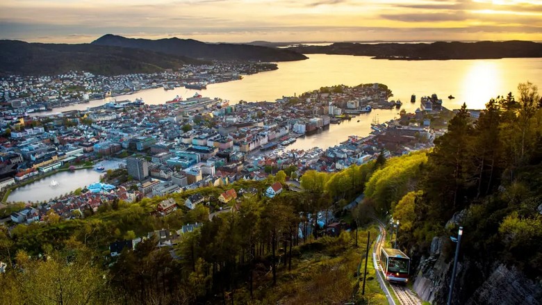 Toàn cảnh Bergen nhìn từ đỉnh núi Fløyen