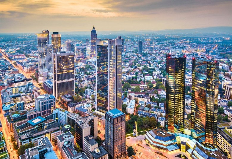 Toàn cảnh Frankfurt nhìn từ đài quan sát Main Tower
