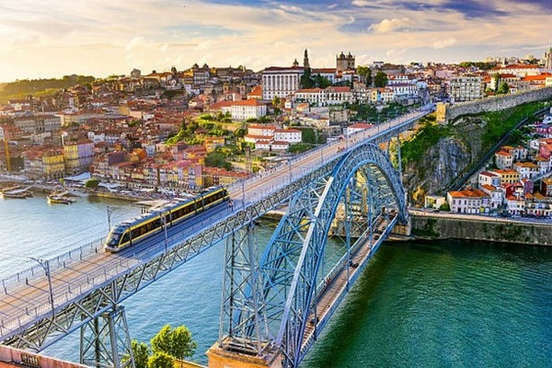 Toàn cảnh Porto nhìn từ tầng trên cầu Dom Luís I