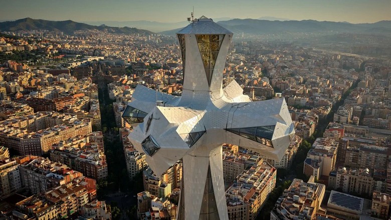 Toàn cảnh Sagrada Familia với tháp Chúa Giêsu mới hoàn thành