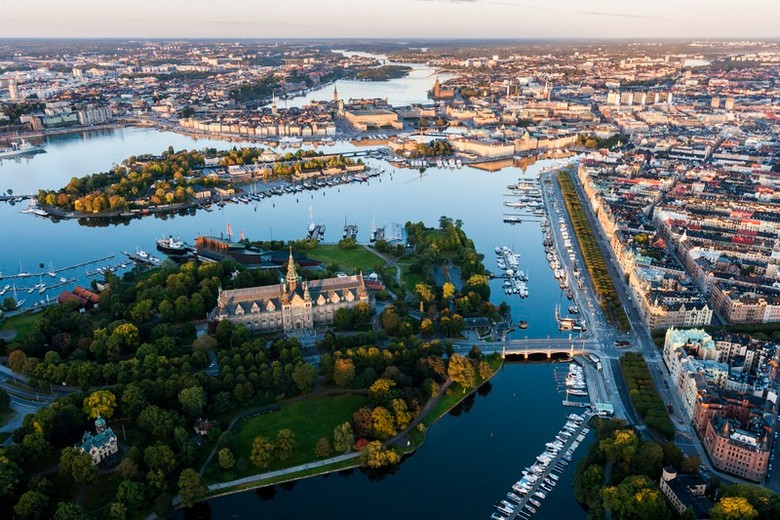 Toàn cảnh Stockholm với các đảo nối nhau bằng cầu bắc qua mặt nước