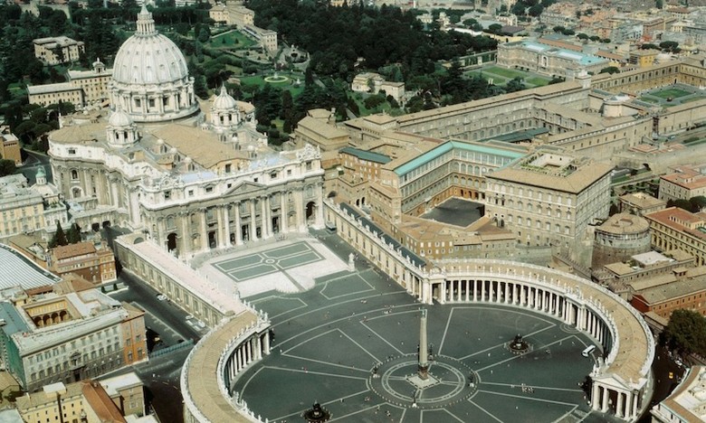 Toàn cảnh Vương cung thánh đường Thánh Phêrô và quảng trường tại Vatican