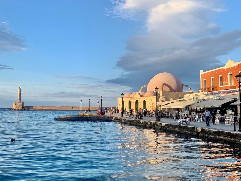 Toàn cảnh cảng cổ Venice tại thành phố Chania trên đảo Crete