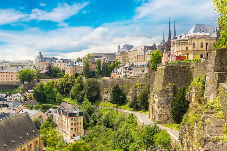 Toàn cảnh phố cổ Luxembourg City nhìn từ Chemin de la Corniche
