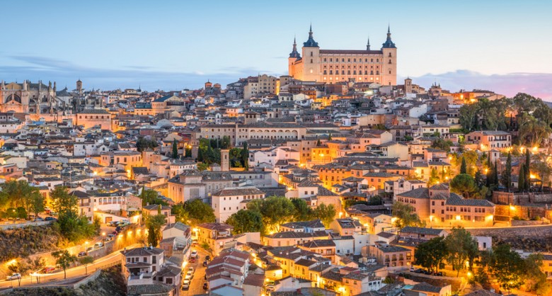Toàn cảnh phố cổ Toledo nhìn từ Mirador del Valle bên bờ sông Tagus