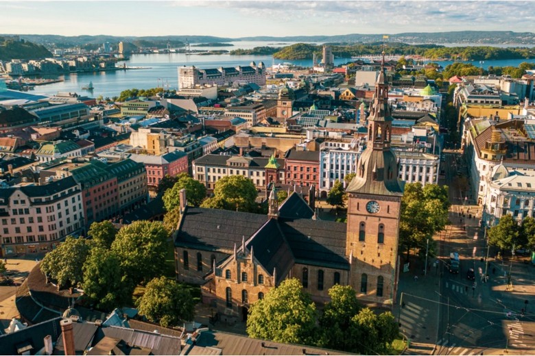 Toàn cảnh trung tâm Oslo nhìn từ vịnh Oslofjord