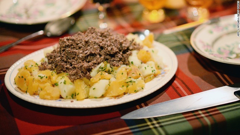 Đĩa haggis, neeps and tatties truyền thống Scotland