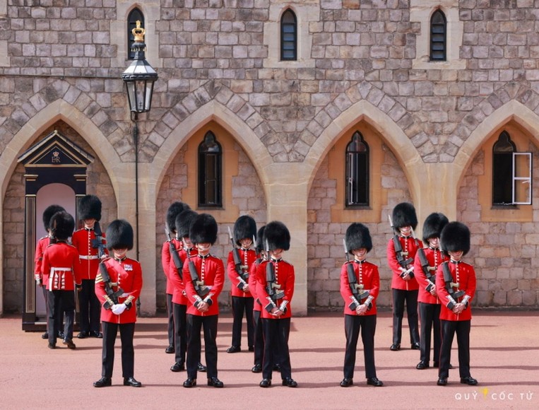 Đội cận vệ hoàng gia trong lễ đổi gác tại Windsor