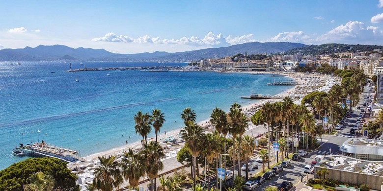Đại lộ La Croisette và bờ biển Cannes nhìn từ trên cao