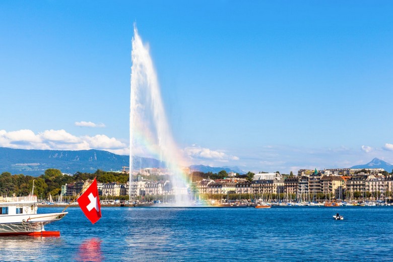 Đài phun Jet d'Eau bên hồ Geneva nhìn từ xa