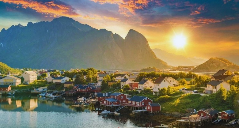 Đêm trắng mùa hè ở các thành phố Bắc Âu