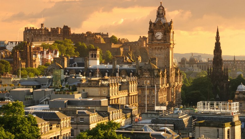Đường phố Edinburgh vào một chiều mùa thu se lạnh