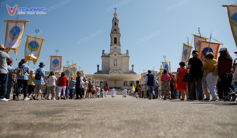 Đoàn hành hương đông đúc tại quảng trường Fatima dịp lễ 13 tháng 5