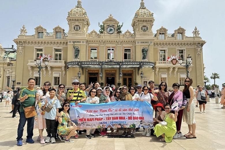 Đoàn khách Euro Trip tham quan Seville trong hành trình Tây Ban Nha, Bồ Đào Nha, Maroc