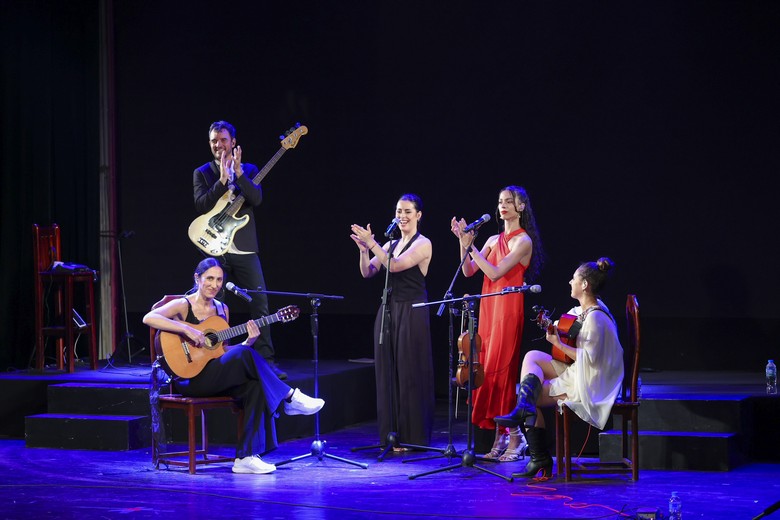 Đoàn khách Hà Nội cùng xem một buổi biểu diễn flamenco tại Tây Ban Nha