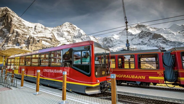 Đoàn khách Hà Nội tham quan Jungfraujoch, Thụy Sĩ