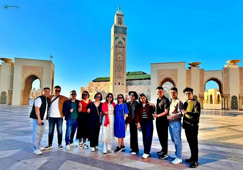 Đoàn khách Việt Nam tham quan khu medina Marrakech